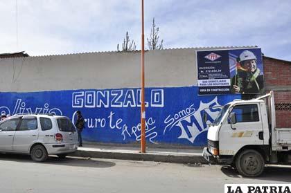 Muros con propaganda política en la calle Caro y 6 de Agosto