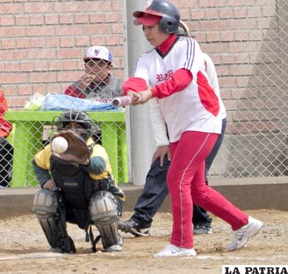 Una acción de la victoria de Dangers Red Sox