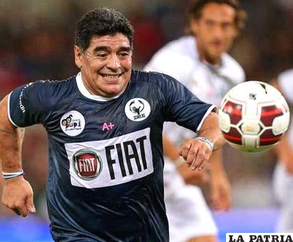 Maradona jugó los 90 minutos el “Partido por la Paz”