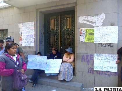 Vecinos de Las Lomas que exigían al Concejo respetar Ordenanza 099/08