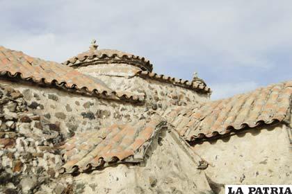 Cubierta del templo colonial de Romero Pampa en Esmeralda