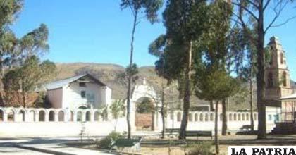 La iglesia de Huari no podía faltar