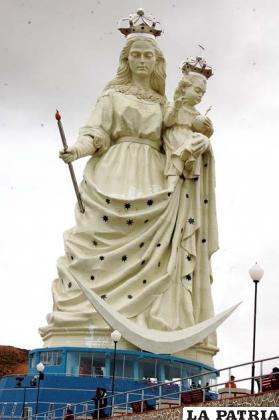 Monumento escultórico a la Virgen del Socavón