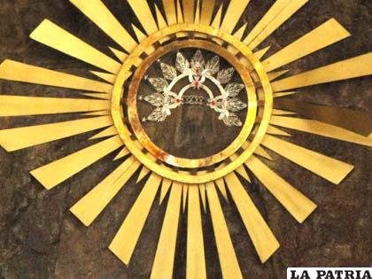 Rostro de la imagen de Cristo en roca viva del cerro Torrejaque
