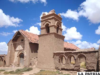 El templo de Copacabana es considerado el más importante del Municipio de Toledo, por sus características coloniales que conserva tras varios años de deterioro, demostrando la importancia de esta región, por resguardar a un número importante de infraestructuras católicas coloniales