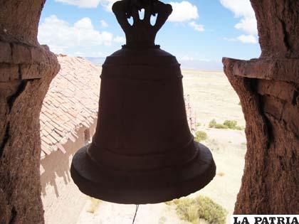 Una vista del campanario del templo de Copacabana