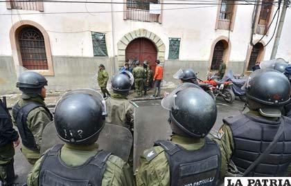 Internos de la cárcel de San Pedro se amotinaron exigiendo la renuncia del gobernador del penal