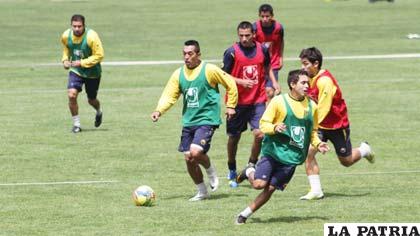 Los entrenamientos del equipo “atigrado” se cumplen en su estadio de Achumani