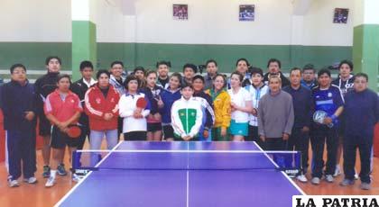 Tenismesistas que participarán en el torneo clasificatorio