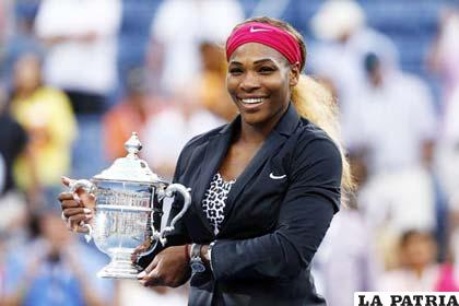 Serena Williams con el trofeo de campeona