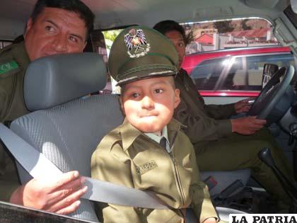 Rilver Aramayo Quiroga con su uniforme policial