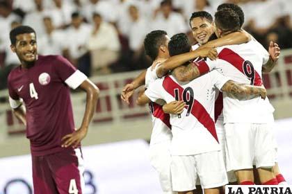 El festejo de los peruanos por la victoria ante los cataríes