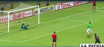 Edwin Cardona desaprovechó en lanzamiento penal para Nacional