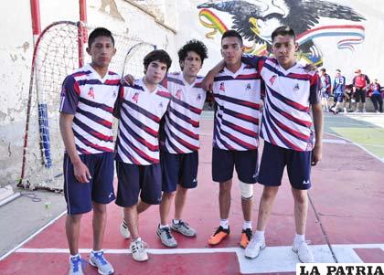El equipo de 5to de Secundaria en fútbol de salón