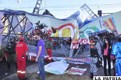 La pasarela que se desplomó en el Carnaval de Oruro 2014