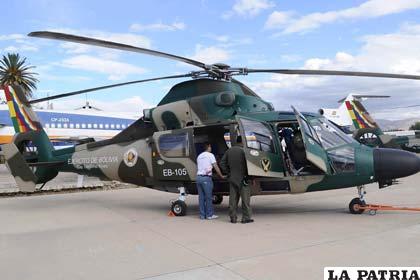 Entrega de 6 helicópteros por el Presidente Evo Morales a la Fuerza Aérea