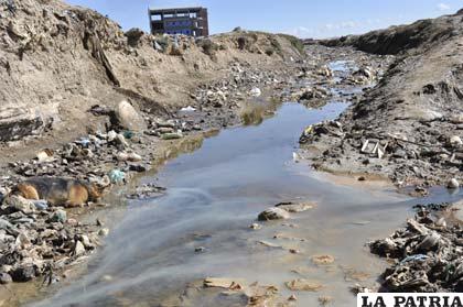 Contaminación en el canal Tagarete es evidente