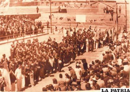 Durante la inauguración de la cancha en 1942