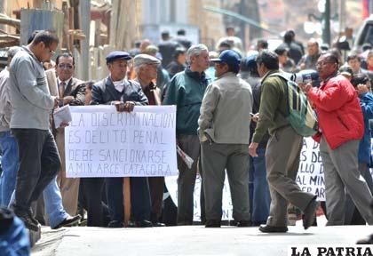 Jubilados en La Paz, retomaron su protesta y bloquearon algunas calles