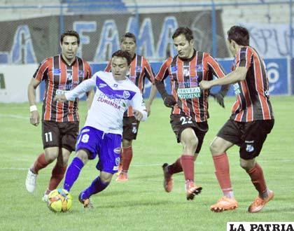Miguel Loaiza no estuvo muy acertado por la fuerte marca que le 
impusieron