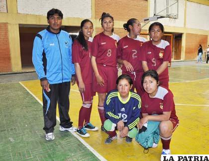 El equipo de fútsal femenino de Urmiri