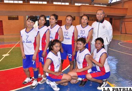 Las integrantes del equipo del colegio La Salle