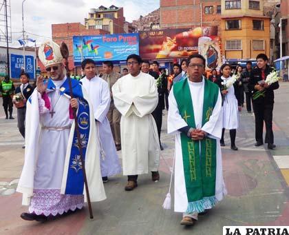 Monseñor, Cristóbal Bialasik en la procesión del VISO