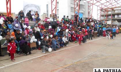 La fiesta deportiva de niños y padres de familia