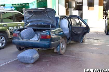 El motorizado estaba repleto de taques de coca