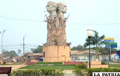 Monumento a los Héroes de Bahía en Pando