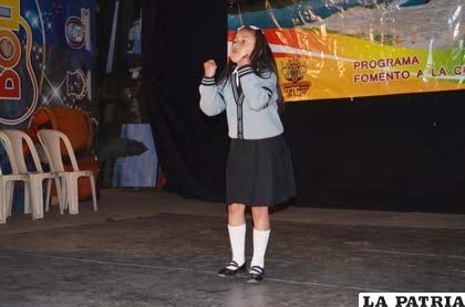Jóvenes declamadores participan en el Concurso Departamental de Interpretación Poética