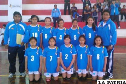 El equipo femenino de Jesús María en voleibol