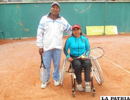Renán Uruña (entrenador) junto a Silvia Zárate 