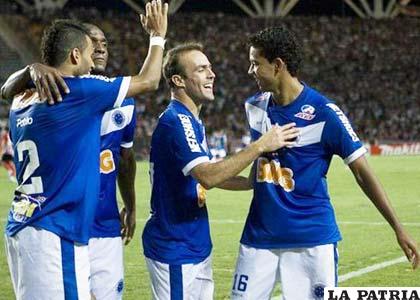 El festejo de los jugadores de Cruzeiro por el empate