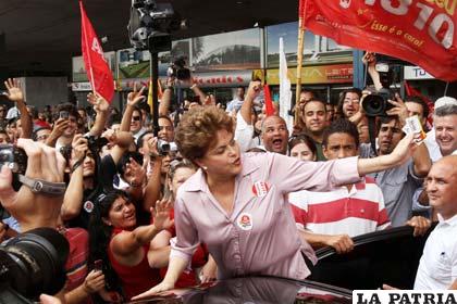 Dilma ROusseff en campaña proselitista 