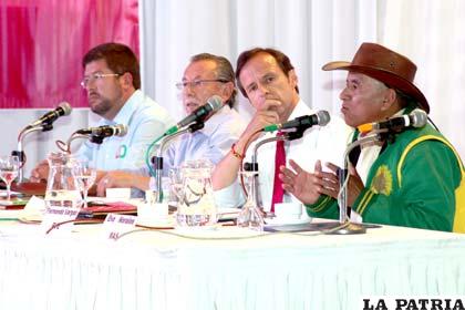 Cuatro candidatos participaron del foro debate electoral organizado por la Asociación Periodistas de La Paz (APLP)