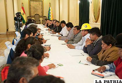 El Presidente Evo Morales en reunión con ejecutivos del Conalcam en Palacio de Gobierno /ABI
