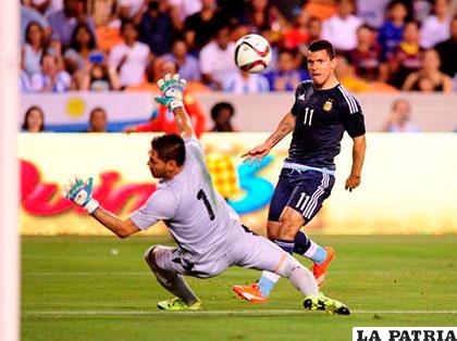 Agüero fue la figura del partido e hizo dos goles /Walter Challapa