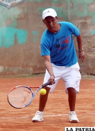 Edson Ortiz, del San José Tenis Club
