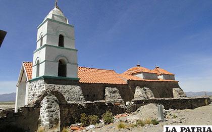 Templo colonial Yunguyo de Litoral