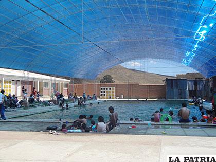 Balneario de Poopó atrae varios visitantes