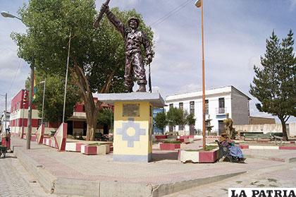Monumento a Pablo Zárate Willca