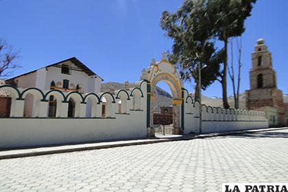 Templo colonial San Pedro de Condo- Huari
