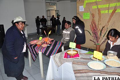 La feria se realizó en la Casa de la Cultura 