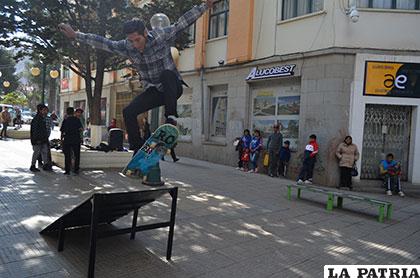 El vértigo del skateboarding se vivió en la plaza Manuel de Castro y Padilla