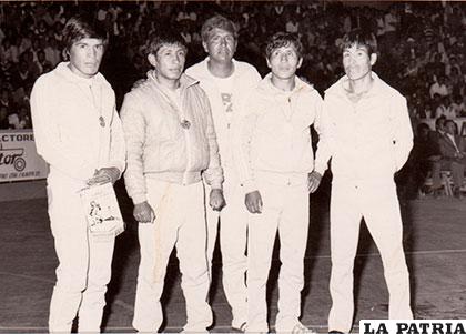 El seleccionado orureño de boxeo que participó en el torneo nacional de Sucre en 1981