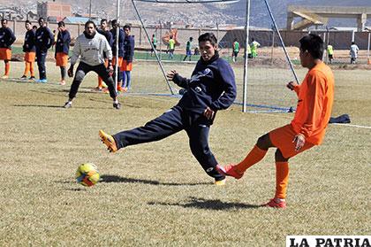 Durante la práctica de fútbol del equipo 