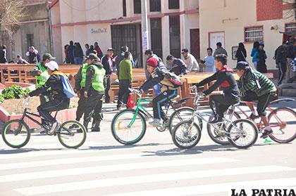 Quienes no son parte de alguna asociación deportiva, salieron a las calles con sus bicicletas