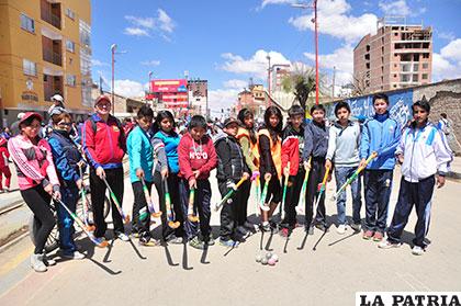 Integrantes de la recién creada Asociación Municipal de Hockey Oruro