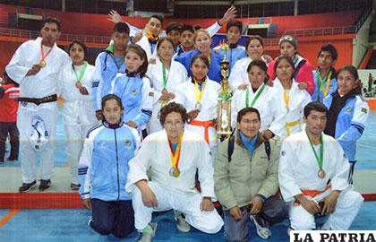 La selección orureña de judo en el nacional de Potosí